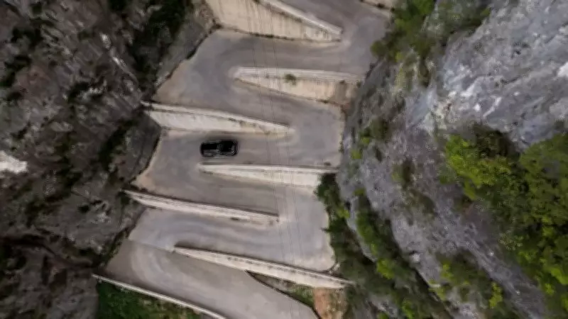 Dünyanın En Sıradışı Yolu: Lingpaishi, Cesur Sürücüleri Bekliyor