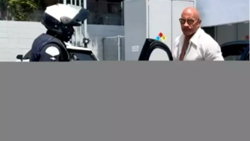 Dwayne Johnson'a renkli cam filmi cezası