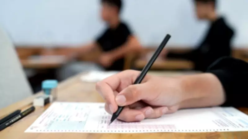 e-Sınav uygulamaları 81 ilde 705 salonda sürüyor