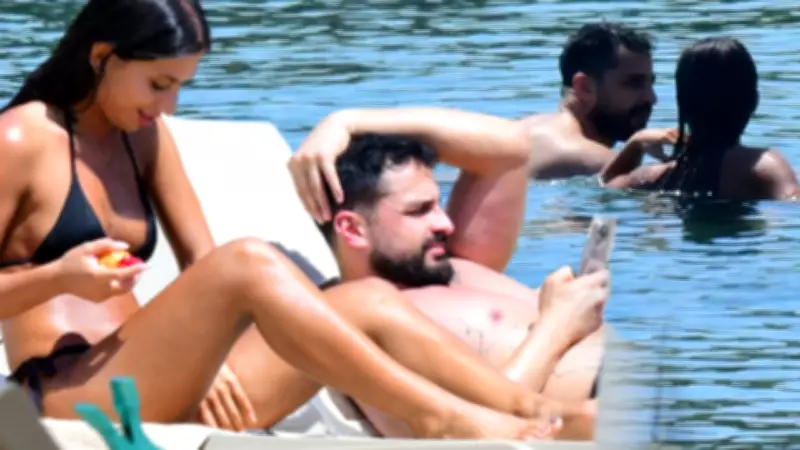 Ekin Mert Daymaz'ın Bodrum'da gizemli plaj sohbeti kamerada