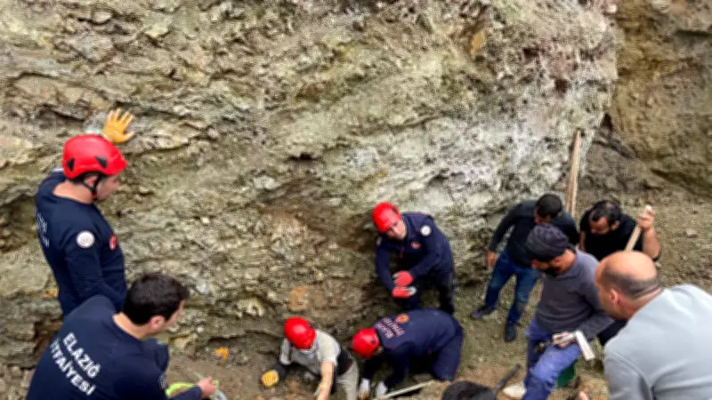 Elazığ'da kanalizasyon çalışmasında göçük altında kalan işçi kurtarıldı