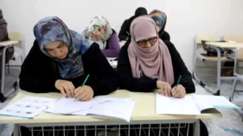 Erciş'te 300 Kadın Okuma Yazma Öğrendi, Mezuniyet Sevinci Yaşadı