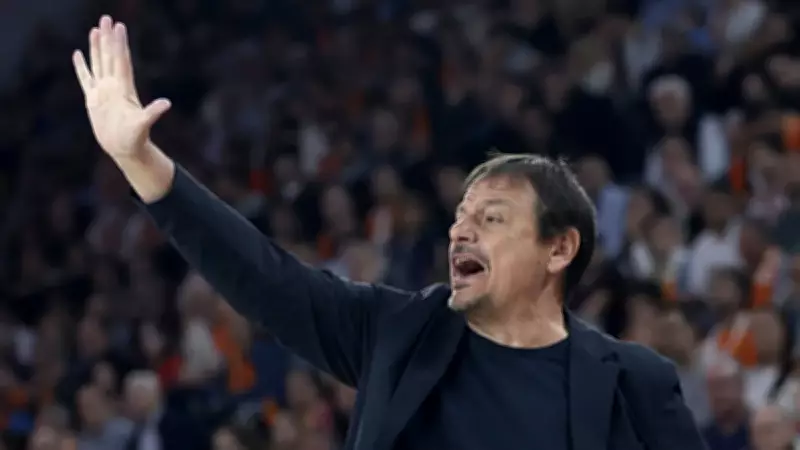 Ergin Ataman çılgına döndü! Hakemler fiziksel teması önledi