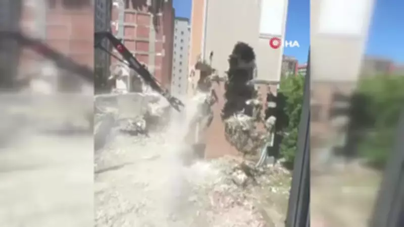Esenyurt ve Avcılar'da kentsel dönüşüm yıkımı sırasında binalar çöktü