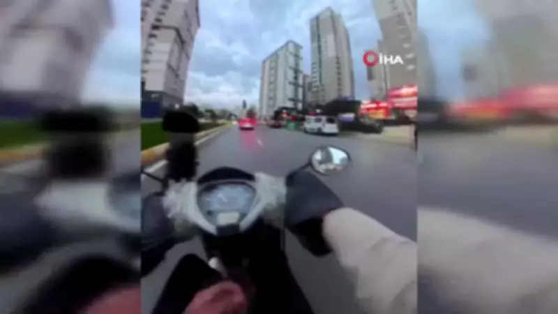 Esenyurt'ta hatalı U dönüşüne öfke: Motosikletli kuryelerden sopalı saldırı