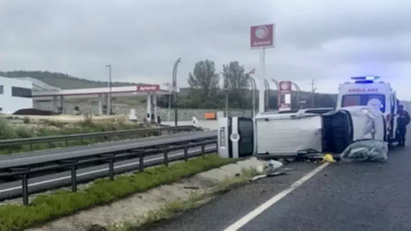 Eskişehir'de Hafif Ticari Araç Yan Yattı: 4 Yaralı