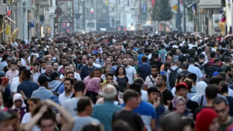 Evlenmeyen bireylerin %70'i ailesiyle yaşıyor: TÜİK aile istatistikleri