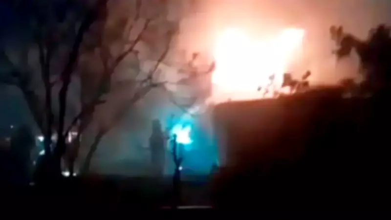 Fatih'te 5 Katlı İş Merkezinin Çatısı Alev Alev Yandı