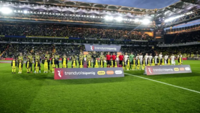 Fenerbahçe'de Aziz Yıldırım Tezahüratları