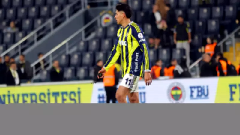 Fenerbahçeli taraftarlardan Edson Alvarez'e ıslıklı protesto