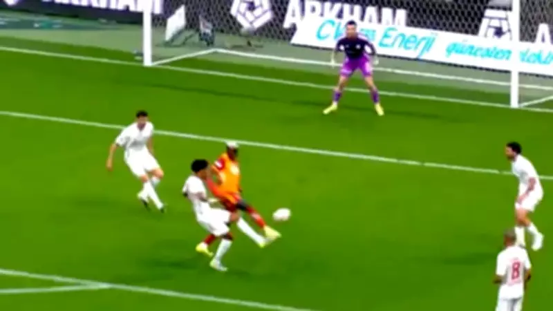 Galatasaray - Antalyaspor maçında Osimhen'in penaltı pozisyonu tartışma yarattı