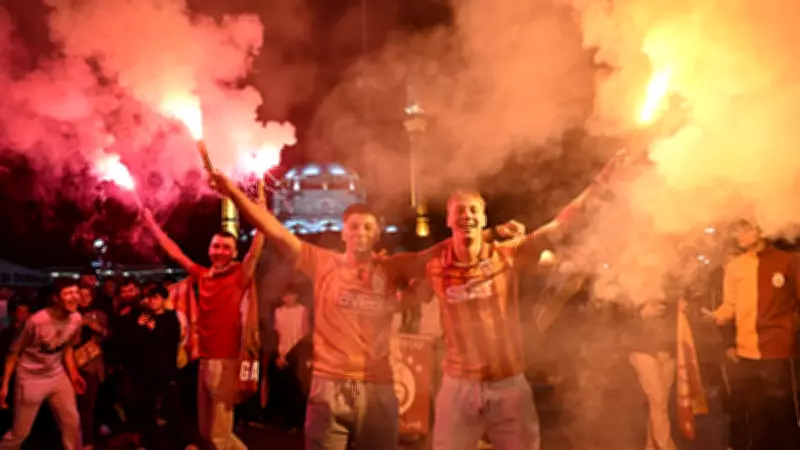 Galatasaray üst üste 4. kez şampiyon: Taraftarlar sokaklara döküldü