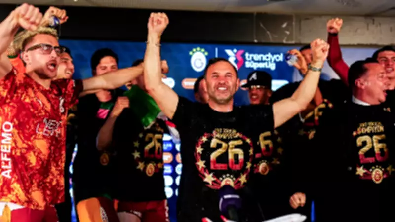 Galatasaraylı futbolculardan Okan Buruk'a sulu şampiyonluk kutlaması