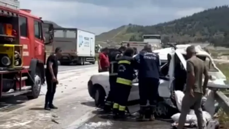 Gaziantep'te TIR'ın çarptığı otomobilde 2 kişi hayatını kaybetti