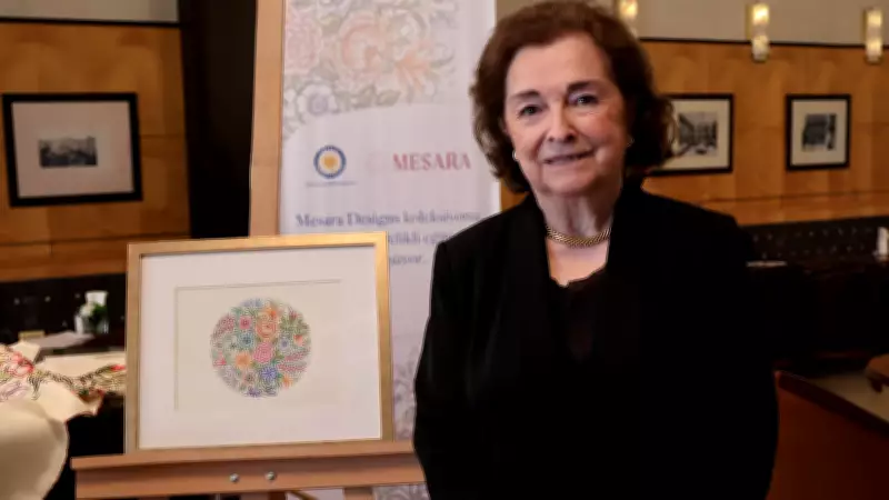 Gülbün Mesara'nın gül motifleri Anneler Günü'nde eğitime destek oluyor