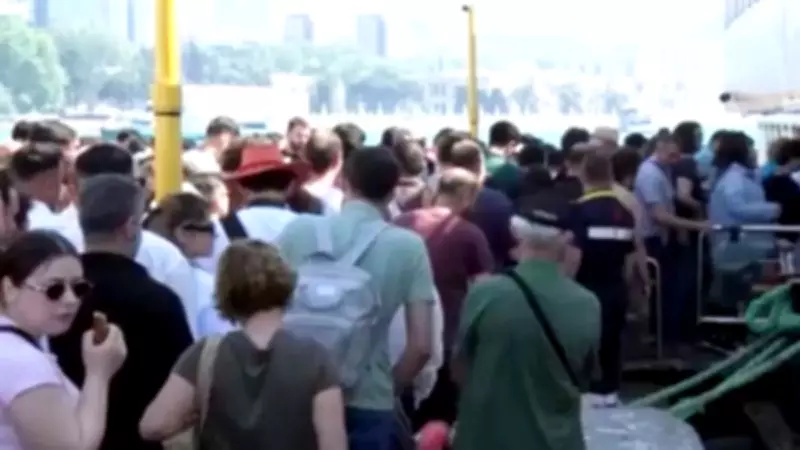 Güneşli Bayram Gününde İstanbullular Adalar'a Akın Etti