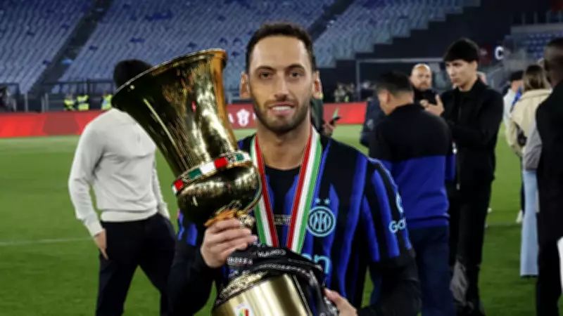 Hakan Çalhanoğlu’ndan gelecek açıklaması: İtalya’da mutluyum, bakalım ne olacak