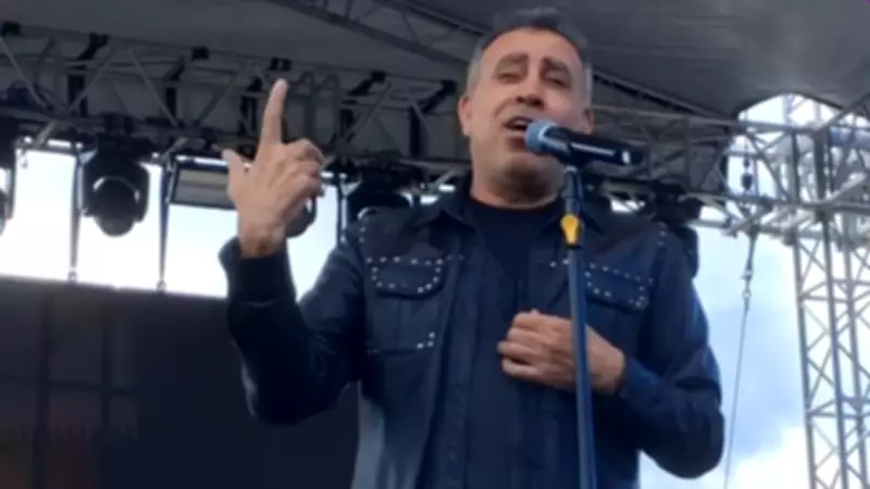 Haluk Levent rahatsızlığına rağmen Tokat Hıdırellez Şenlikleri'nde sahne aldı