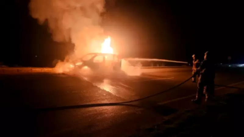 Hatay'da seyir halindeki araç alev alev yandı
