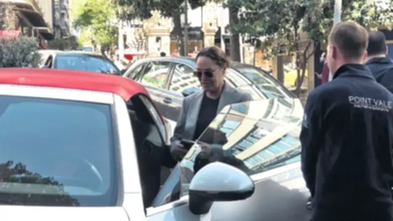 Hülya Avşar 'Artık Bitti' Diyerek Rest Çekti: Hiçbir Şey Sormayın!