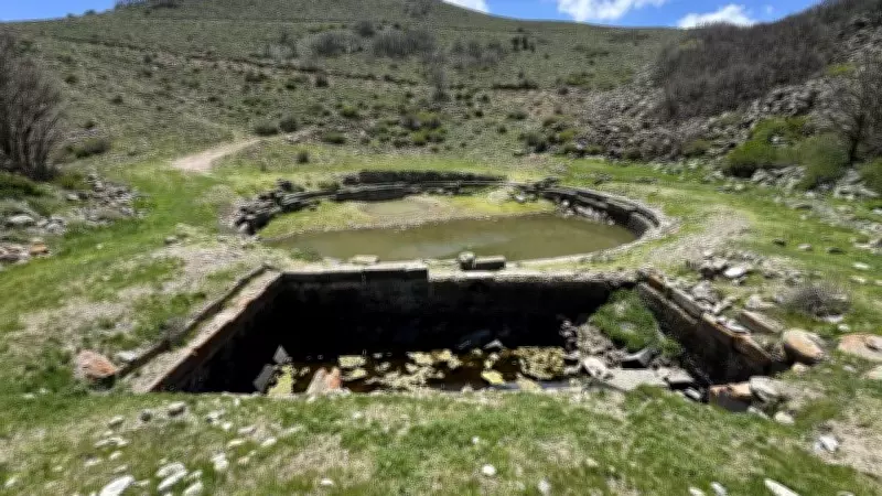 Karaman'daki Antik Havuz ve Tarihi Yapılar Ziyaretçilerini Bekliyor