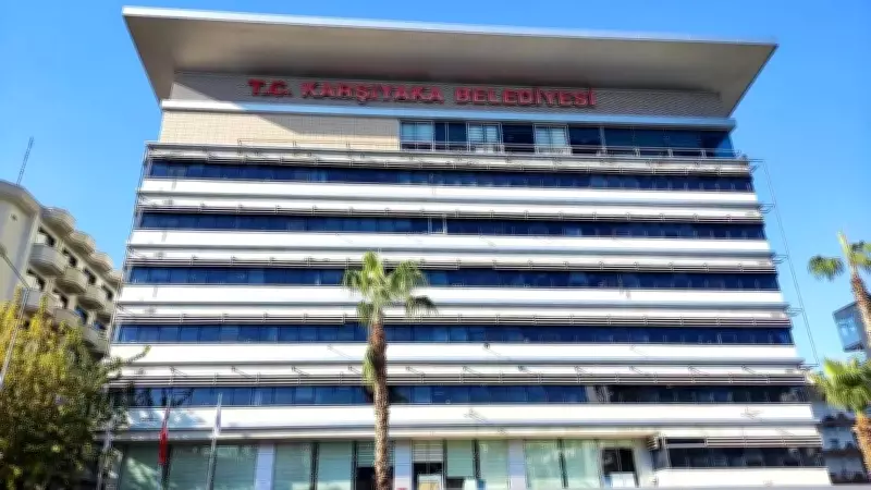 Karşıyaka'da CHP'li Meclis Üyeleri Başkanı Protesto Etti