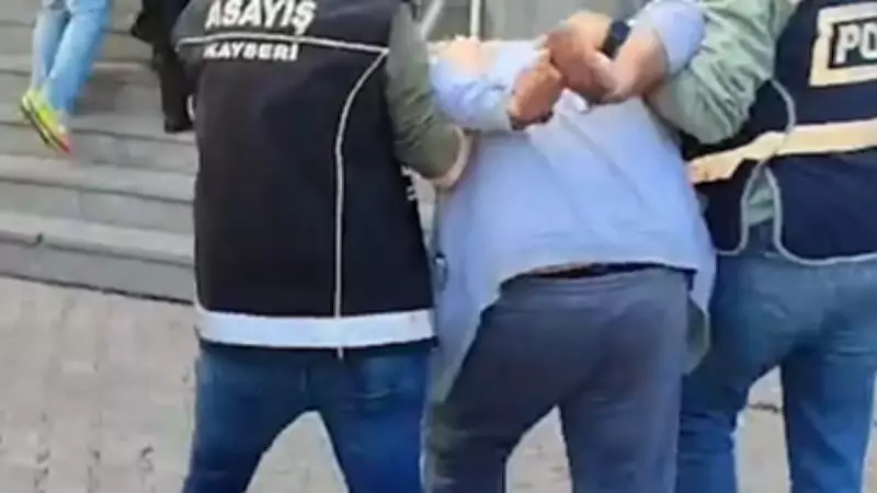 Kayseri'de 30 yıl hapis cezasıyla aranan iki firari yakalandı