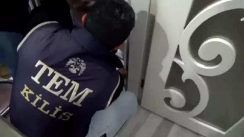 Kilis'te FETÖ firarisi banyodaki gizli bölmede yakalandı