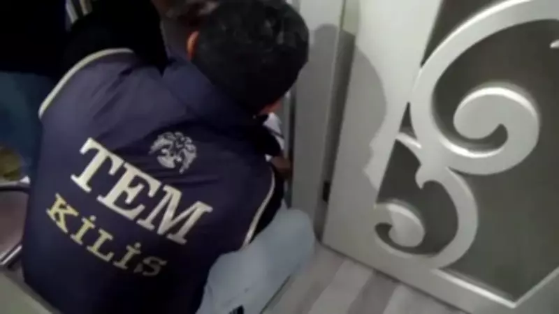 Kilis'te firari FETÖ'cü banyodaki gizli bölmede yakalandı