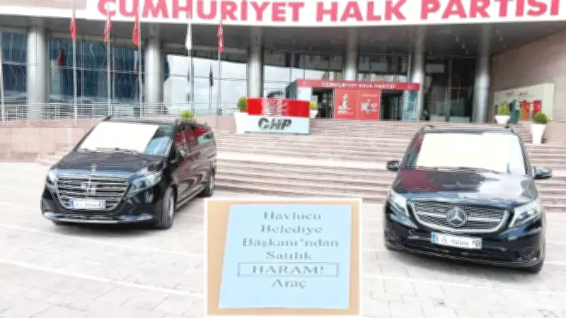 Kılıçdaroğlu'nun talimatıyla satılık haram araçlar CHP önünde sergilendi