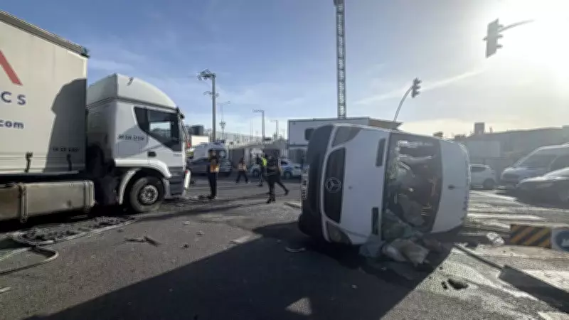 Kocaeli'de işçi servisi tırla çarpıştı: 8 yaralı