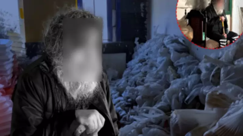 Kocaeli'de kamyon dolusu çöp çıkan evde yaşlı adam bitkin bulundu