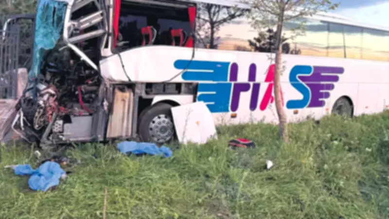 Konya'da Otobüs TIR'a ve Duvara Çarptı: 1 Ölü, 8 Yaralı