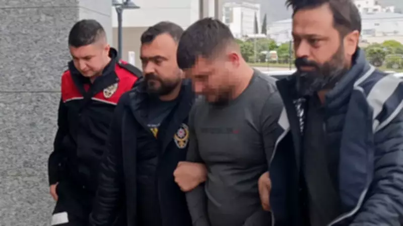 Kovulmasından Sorumlu Tuttuğu Ustabaşını Öldürdü