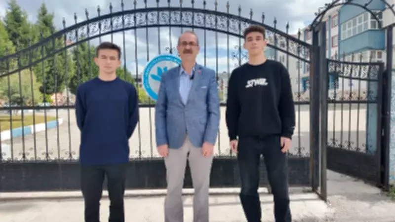Kütahyalı öğrenciler buldukları parayı polise teslim etti