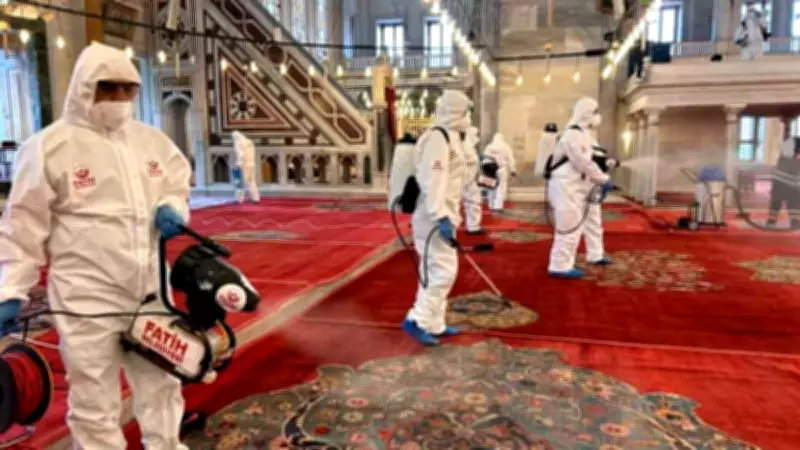 Kurban Bayramı Öncesi Fatih Camii Gülsuyu ile Yıkandı