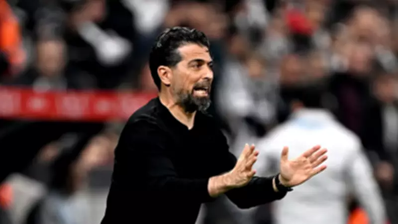 İlhan Palut: Gol yememek bizi oyunda tuttu, penaltı kırılma anıydı