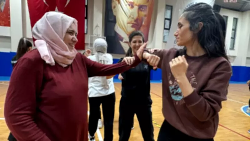 Maltepeli kadınlara temel öz savunma teknikleri eğitimi verildi
