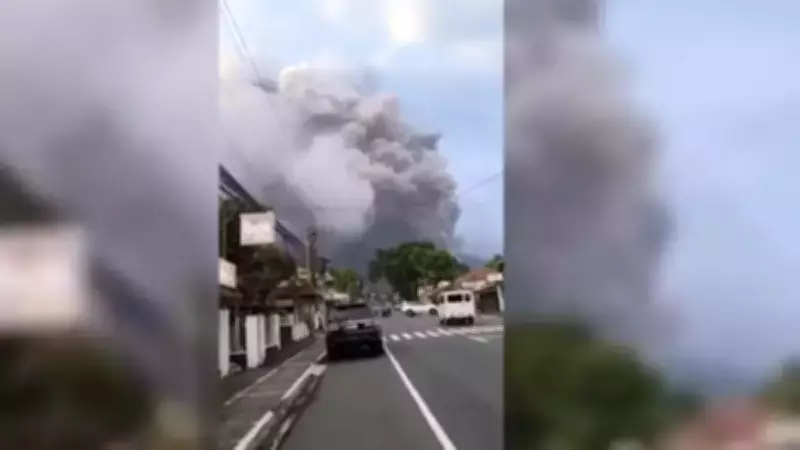 Mayon Yanardağı Yeniden Patladı: Kül Bulutları Yerleşimleri Kapladı