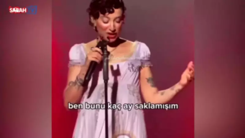 Melike Şahin'den Konserde Hayranıyla Eğlenceli Diyalog: 'Ben Bunu Kaç Ay Saklamışım'