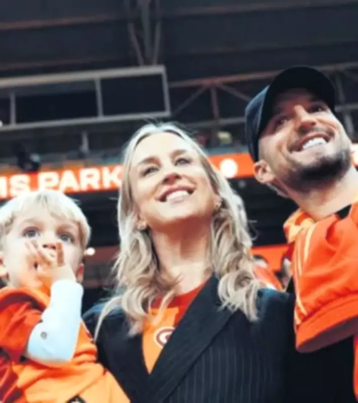 Mertens'in Eski Fotoğrafı: Hayallerin Gerçekleşen Hikayesi