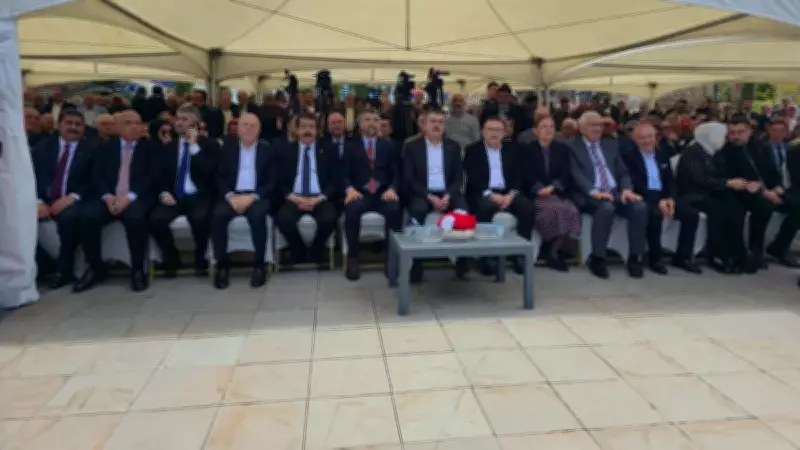 Milli Eğitim Bakanı Yusuf Tekin, Erzurum'da vatandaşlarla bayramlaştı