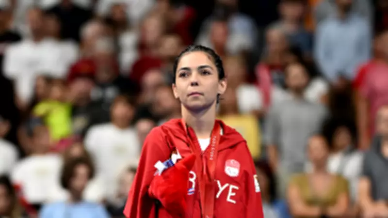 Milli yüzücü Sevilay Öztürk'ten Almanya'da altın madalya başarısı