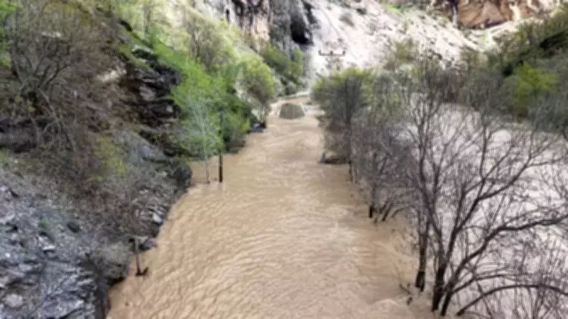 Munzur Çayı Taştı, Tunceli-Ovacık Kara Yolu Ulaşıma Kapandı