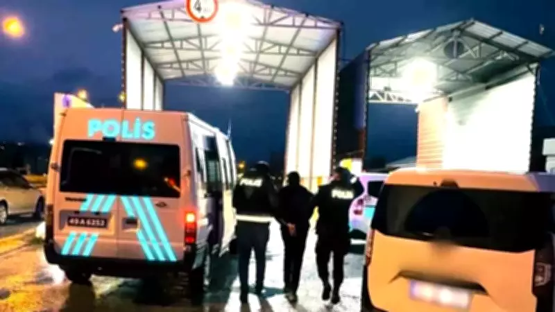 Muş'ta göçmen kaçakçılığı operasyonu: 2 tutuklama