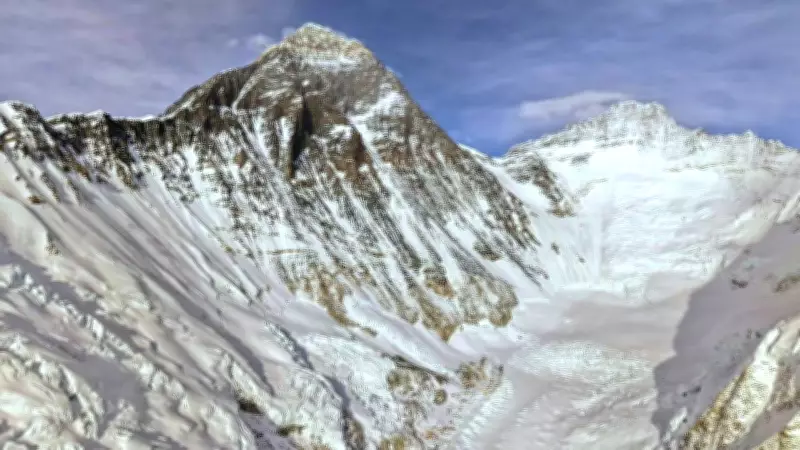 Nepalli dağcı Kami Rita, Everest'in zirvesine 32. kez tırmanarak rekor kırdı