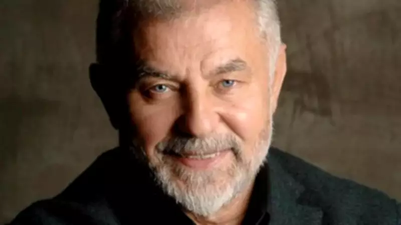 Osman Öztürk'ün 'Mavi-Blue' şiir kitabı Atina'da yayımlandı