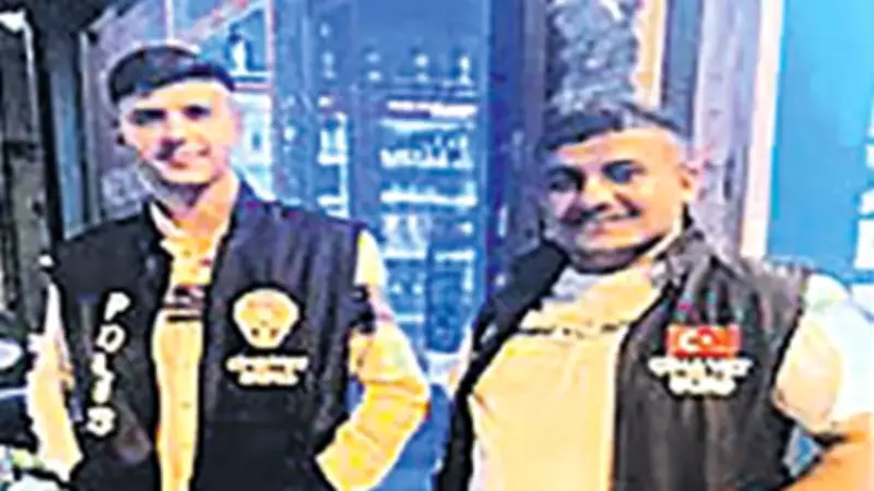 Polis yeleğiyle gözdağı: Şapkalılar çetesi çökertildi