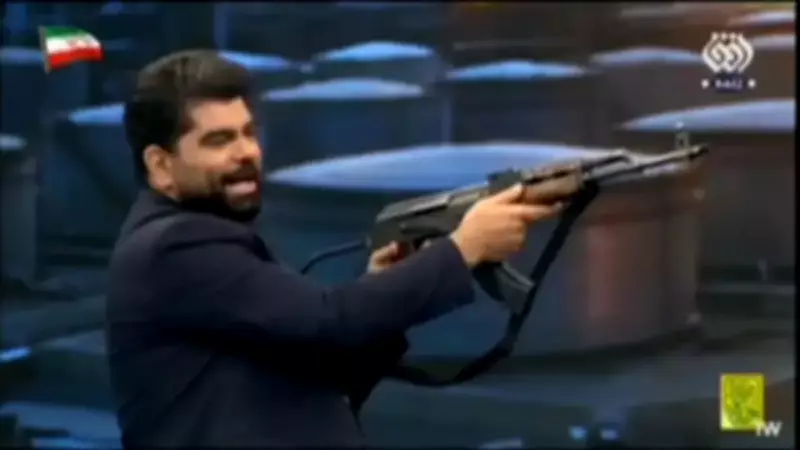 İran Devlet Televizyonu'nda silah eğitimi: BAE bayrağı hedef alındı