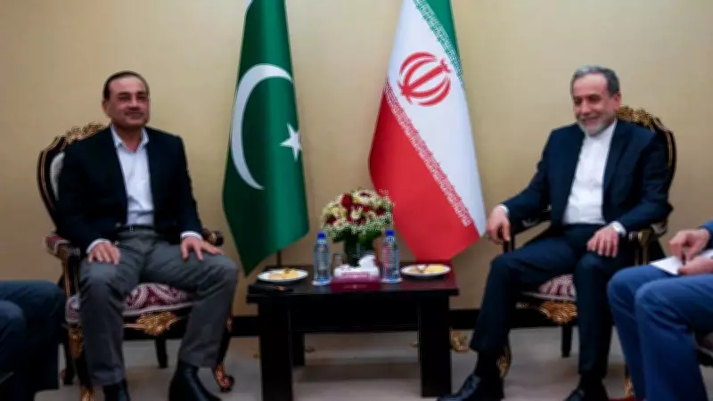 İran Dışişleri Bakanı ve Pakistan Genelkurmay Başkanı Tahran'da Görüştü